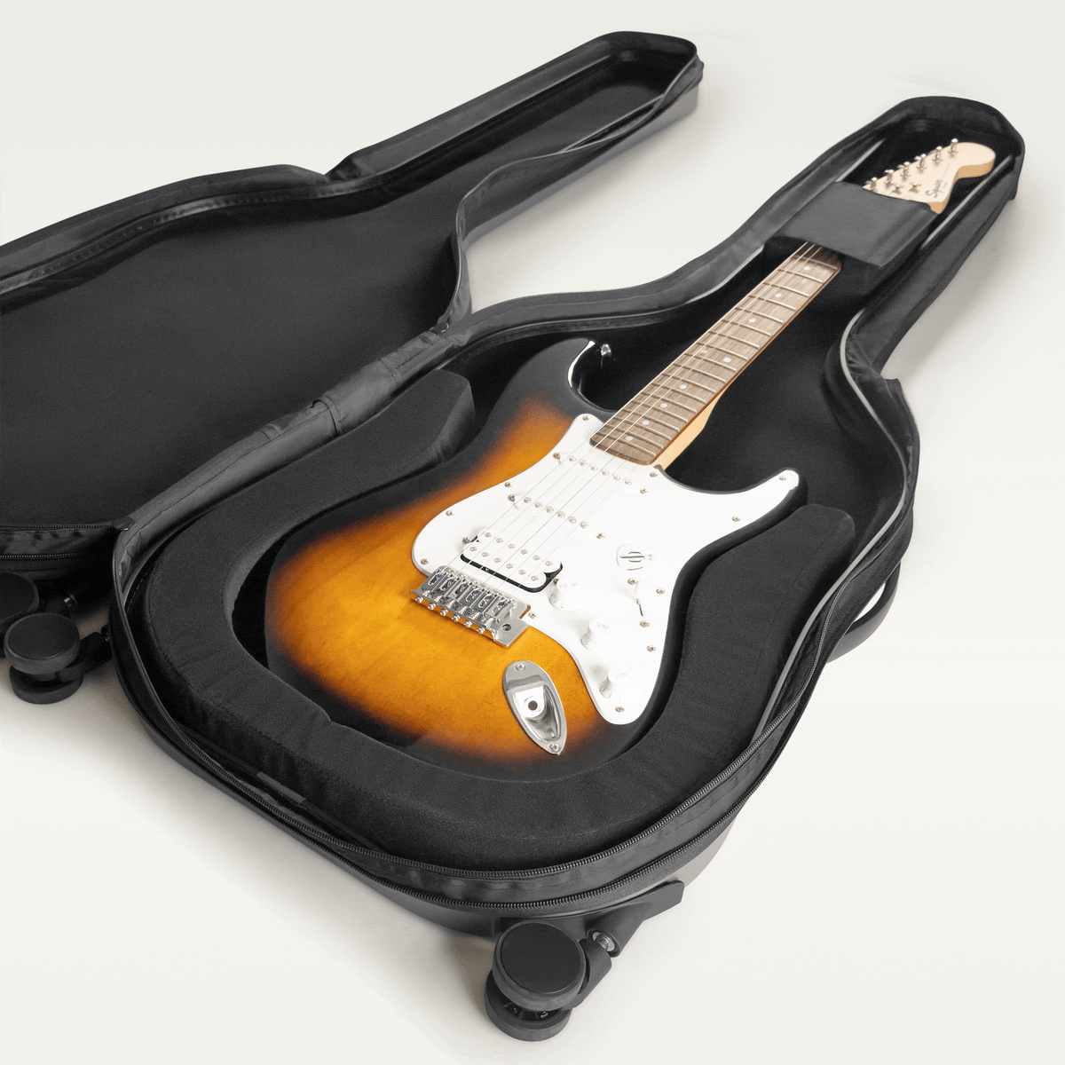 Padding E: Für Standard-E-Gitarren und schlanke Bässe. Formangepasst für Instrumente wie Stratocaster und Telecaster.
