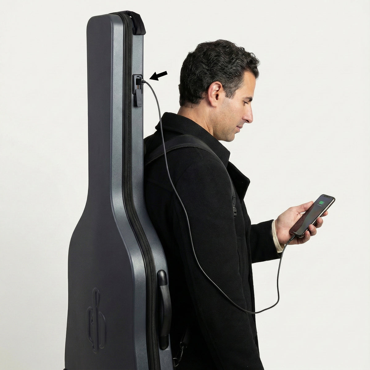 Unterwegs einstecken und laden. Deine Musik bleibt mit Energie versorgt — selbst wenn dein Smartphone es nicht ist.
