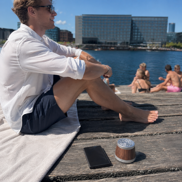 Take your music beyond the home. Compact and portable, it brings clear, relaxing sound to quiet moments by the water.