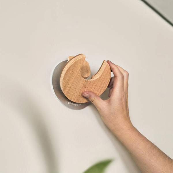 One motion. Secure hold. The easiest way to keep your ukulele accessible - without stands on the floor.